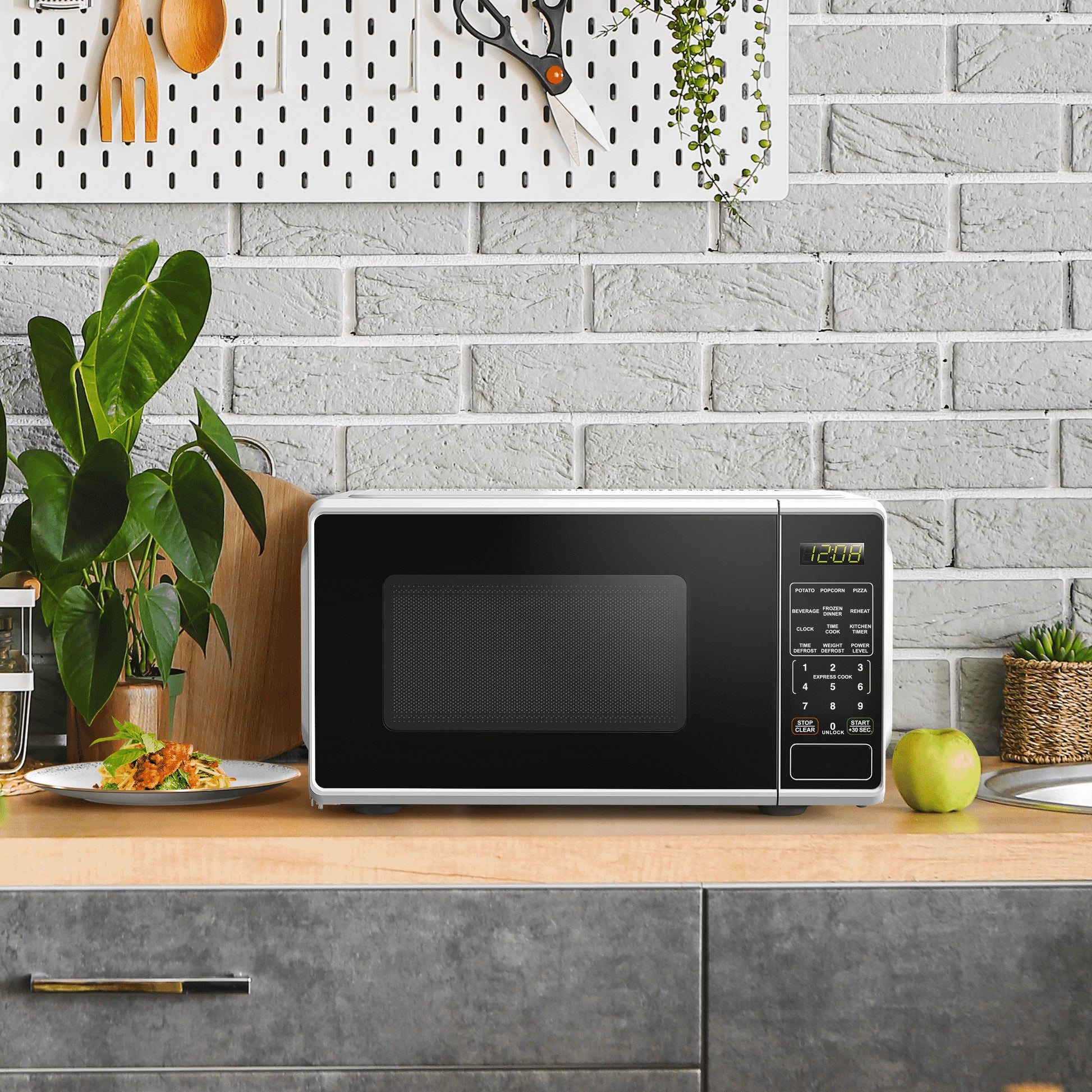 0.7 Cu Ft Countertop Microwave Oven, 700 Watts, White
